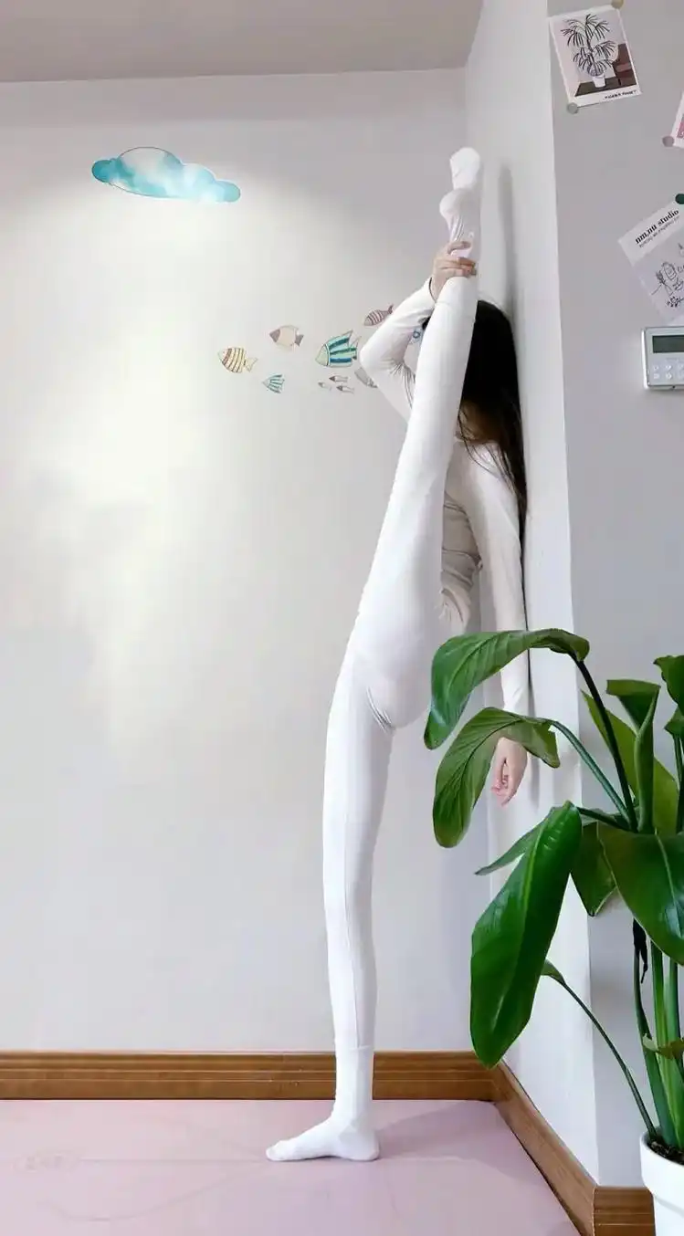 翘臀美臀 #大长腿 #极品身材 #瑜伽裤 #一字马 @do - 抖音