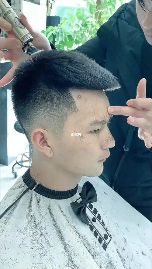 男士发型推荐渐变飞机头文山蒂梵尼美发设计中心阿豪