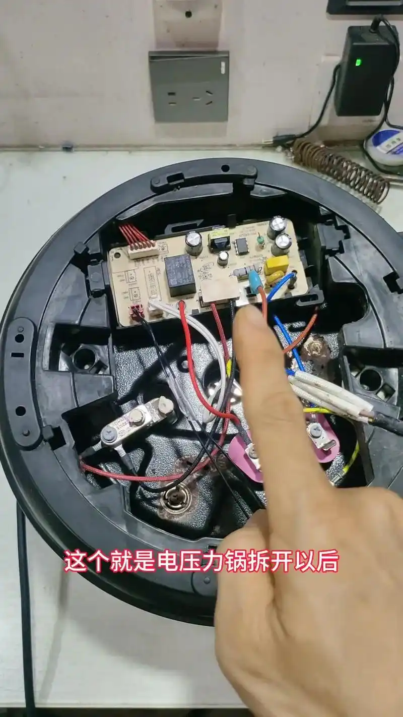 只需要找到压力开关下面的螺丝,拧松一些就好了.