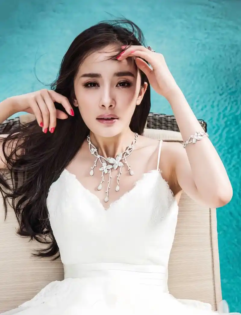 杨幂早年绝世美照婚纱好美