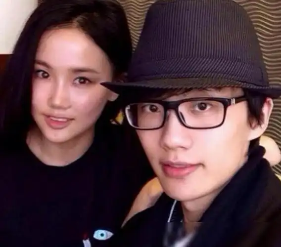 说我怎么可能单身的黄龄男友身份曝光气质儒雅竟不是许嵩