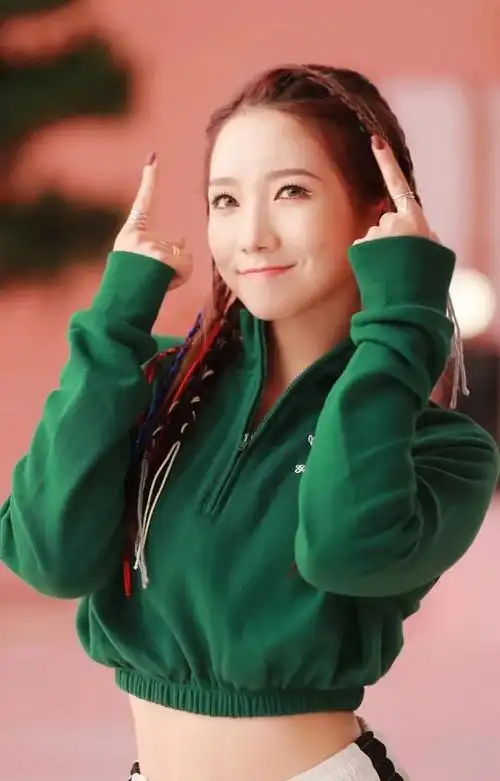 孟美岐婀娜多姿清纯写真,美艳动人!