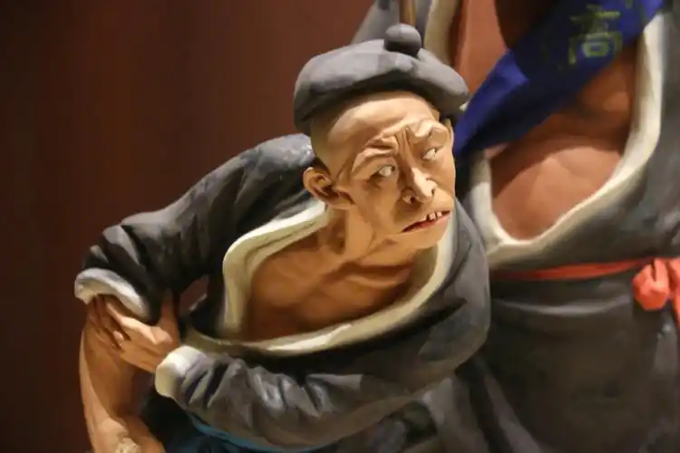 一组中国美术馆天津泥人张作品邀请展的细节