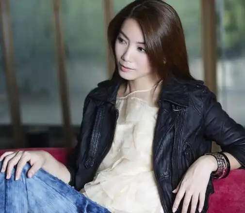 2007年8月8日,林韦君和陶喆两人被狗仔队深夜直击,拍到三次进出陶喆