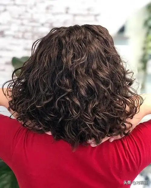 秋冬烫发就选"全头烫",无论长短都洋气,越看越喜欢