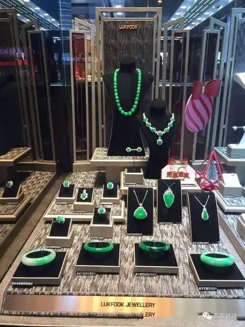 争奇斗艳,香港尖沙咀珠宝店翡翠橱窗大比拼!