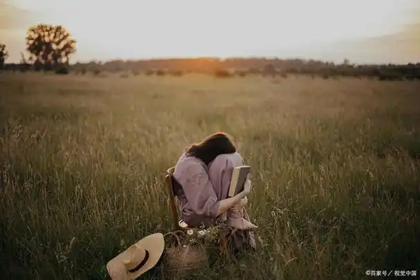 那个曾经深爱过的女人,男人往往会表现出以下三种特征,无法伪装