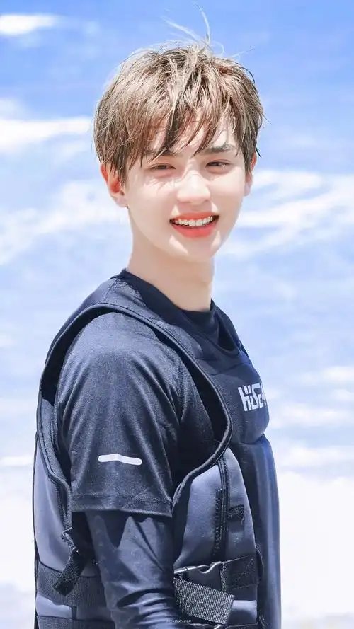 笑起来太治愈了#黄明昊 我是真的年轻