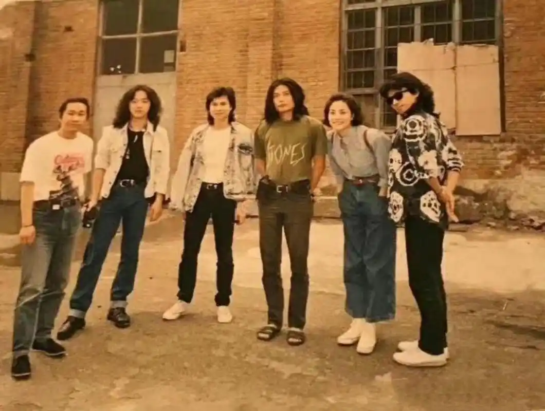 年轻时尚的王菲和窦唯,你认出来了吗