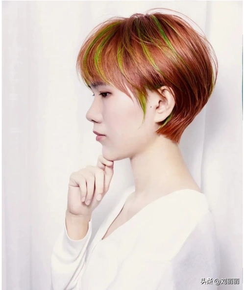 今年流行的短发发型女(时尚又减龄的三种女生短发推荐) - 吾酷网