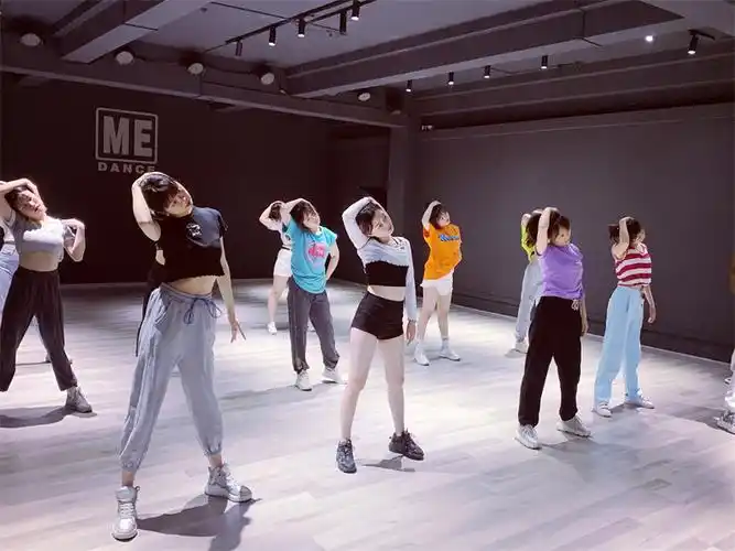 成都华翎舞蹈培训 爵士舞主播表演才艺培训