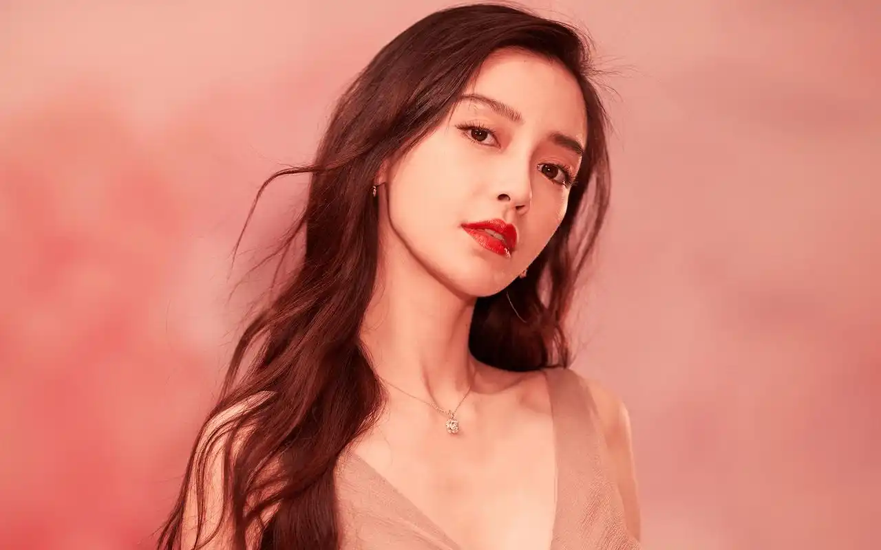 angelababy性感优雅写真桌面壁纸