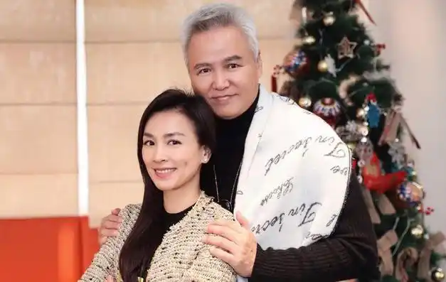 张庭近照曝光:事业重新启动但锐气不再,拍视频美颜大笑得太尴尬|林瑞