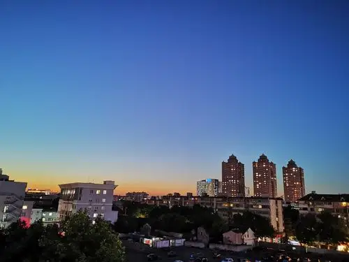 来一组无滤镜的夜景,傍晚时分.
