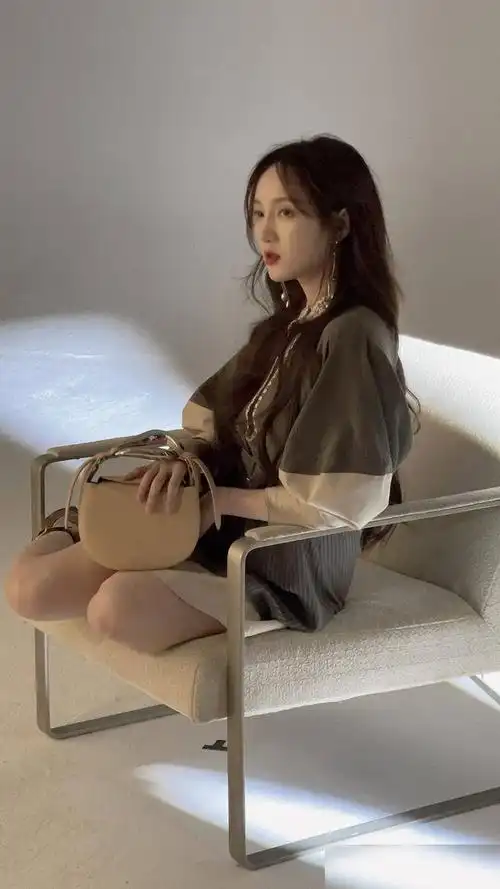 歌手孟佳海外练习生出道酷女孩的写真照来了