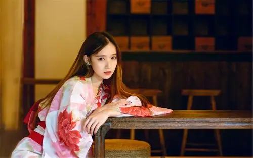 嫩模绮里嘉ula清新写真ipad4壁纸_美女壁纸_壁纸下载_美桌网