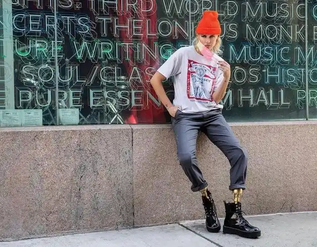 这些女神不一般,逐渐赛博朋克化的义肢模特