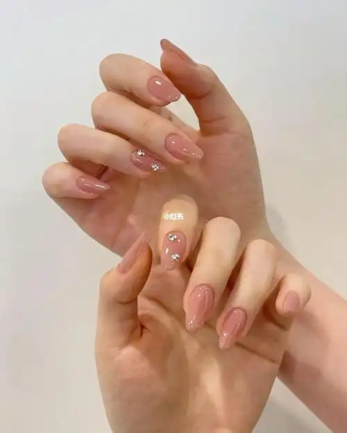 肉桂色美甲浅浅粉