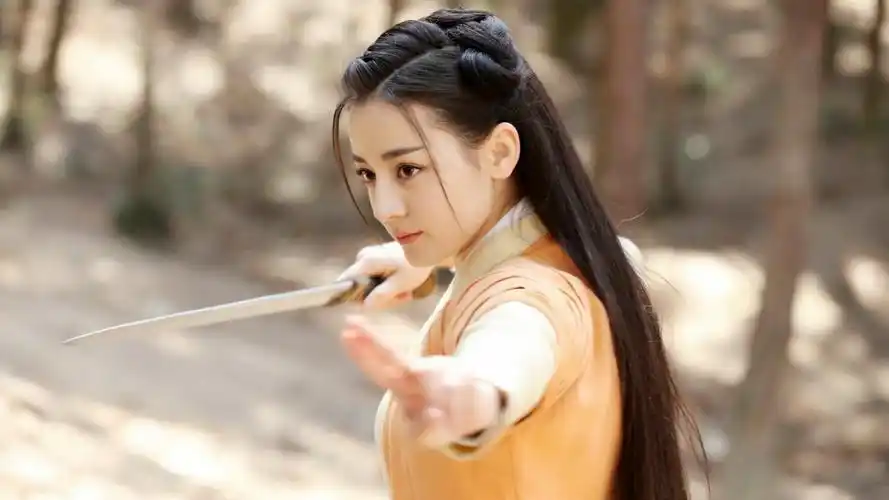 迪丽热巴图片,分享一组女星模特图片给大家,图中的桌面壁纸壁纸