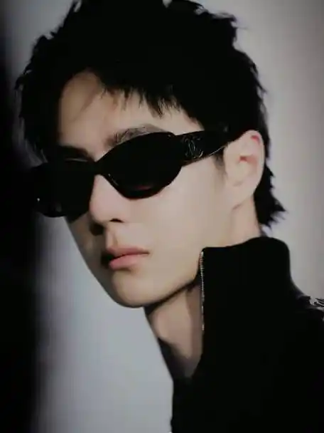 王一博全黑运动装##王一博星光大赏##王一博