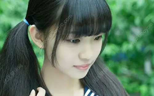 大多数女孩都是在12-14岁之间第一次来月经,也就是月经初潮,所以差不