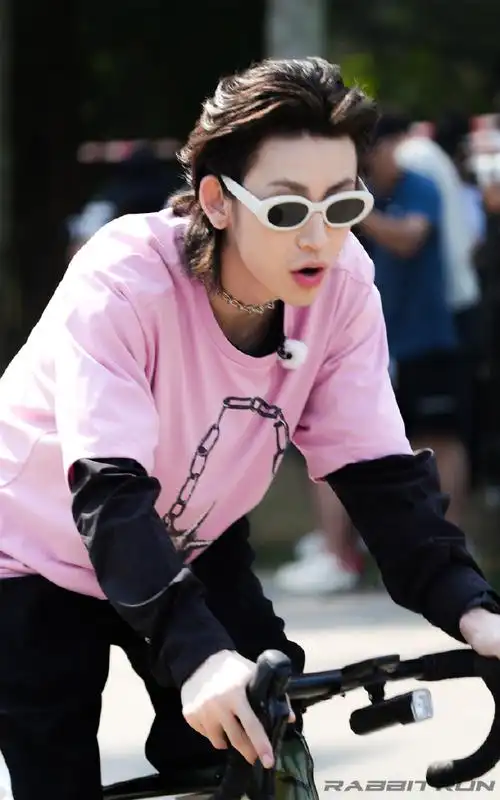 小鬼王琳凯音你而来##小鬼把更多时间花在音乐上