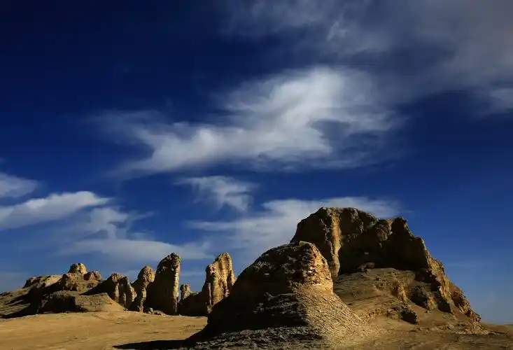 走进青海雅丹无人区俄博梁