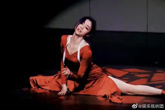 蒲熠星看见许佳琪一字马的反应