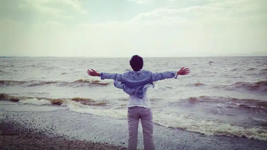 那一刻,面朝大海,任海风拂面!