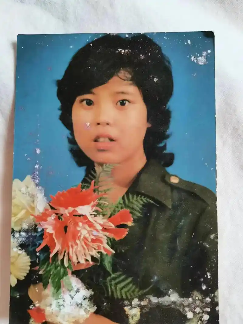 今天搞卫生  找到了年轻时照片,给老公看  他说要感谢他   - 抖音