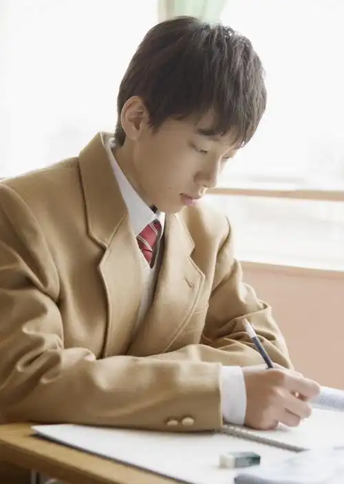 青涩初中男学生图片第29张