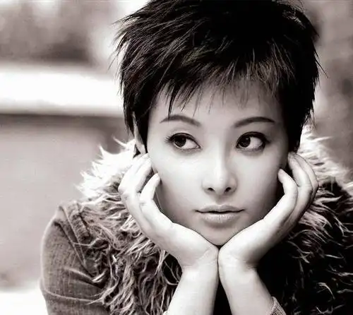 看了袁立年轻时的照片,才明白当年为啥陆毅迷恋她?张国立忘不了她