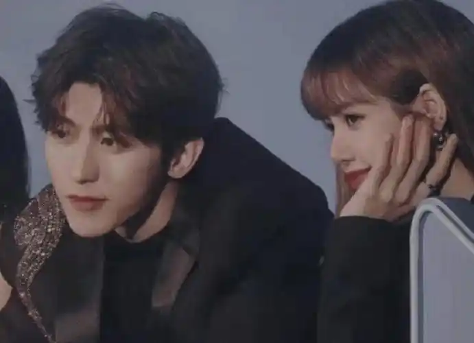 坤坤lisa还真有点cp磕取名就叫蔬菜冰沙