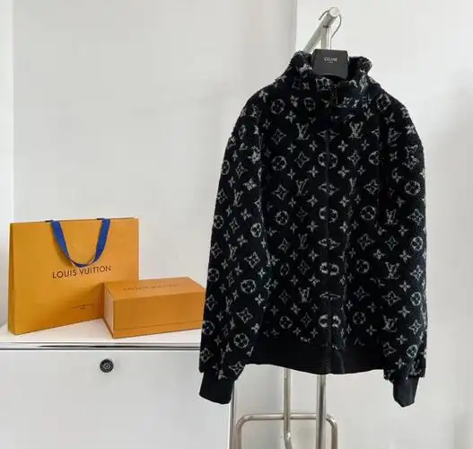 lv泰迪满logo摇粒绒印花外套