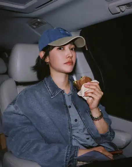 离婚后的她的私生活也备受关注,20年白百何被曝出新恋情,男方是她中戏