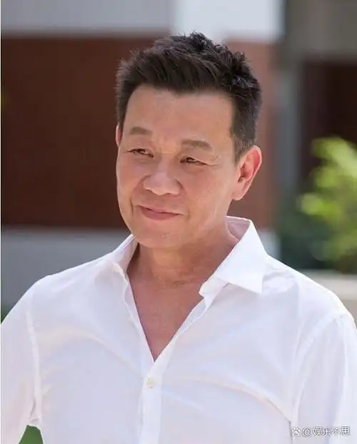 老戏骨寇世勋两个妻子和谐的背后全靠我楼上楼下来回跑