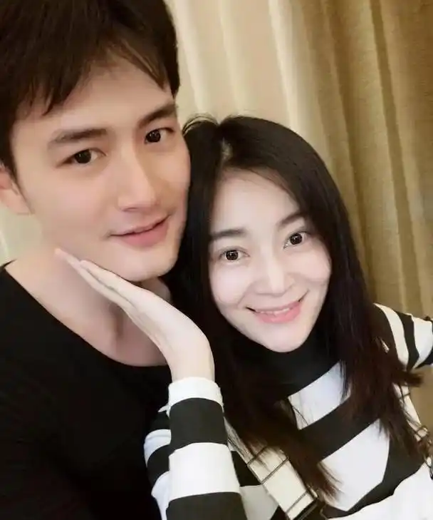 王媛可:因丈夫长得太帅倒追5年,婚后生下双胞胎,取名一模一样