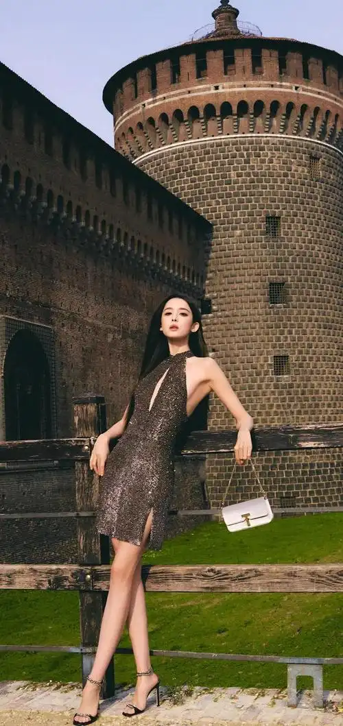 壁纸古力娜扎烟熏妆