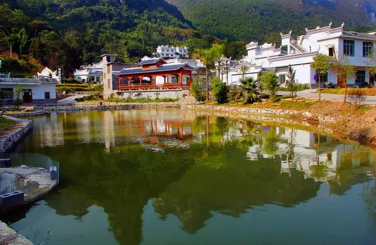 河池南丹新农村新风貌