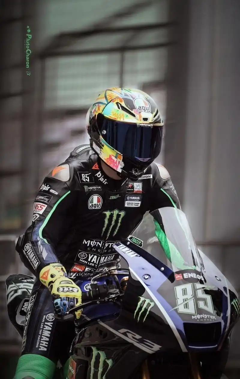 85号赛车手,又酷又靓 #王一博