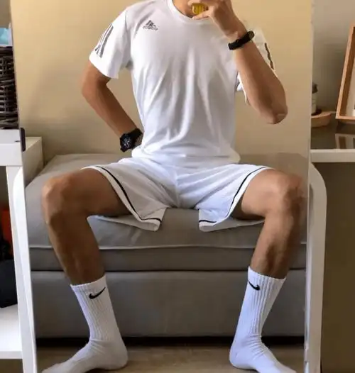 体育生穿过的原味白袜,为啥倍受欢迎?