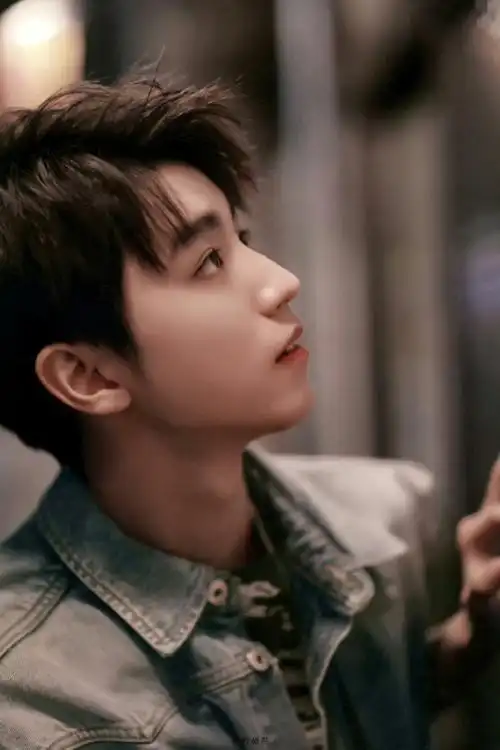 惊艳到的瞬间真的好爱王俊凯这种精致清秀又不失英气的鼻子@tfboys