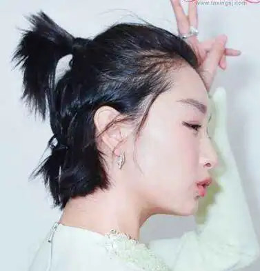 周冬雨短发耳侧编发发型图片 周冬雨短发,周冬雨编发,耳侧编发