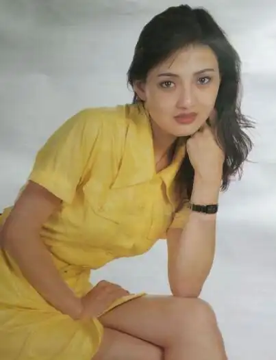 牛莉泳装青涩旧照曝光