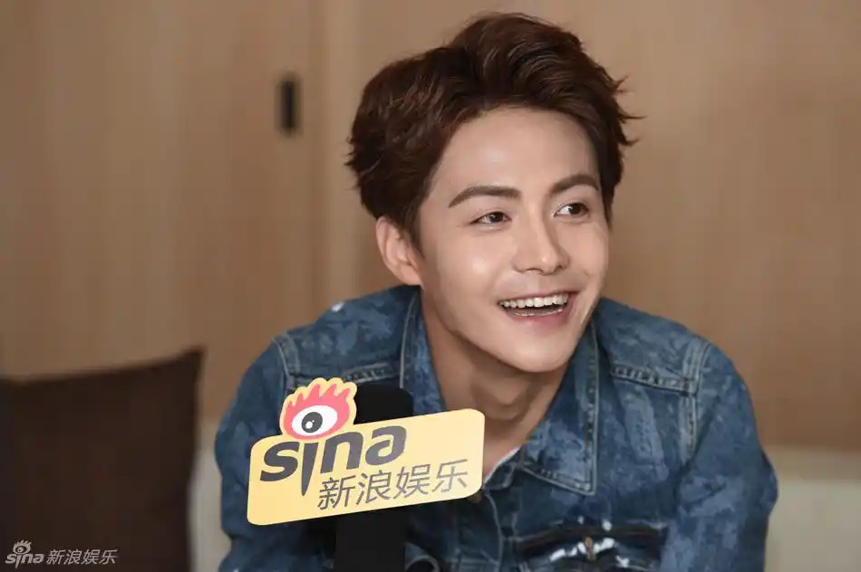 花样男子!马天宇牛仔服白t笑容阳光