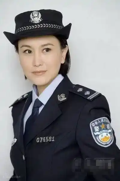 聪明智慧,又具有破案惊艳,可以说,王茜饰演的季洁,彻底把这个女警察演