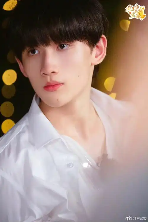 tf家族三代白衬衫花絮照