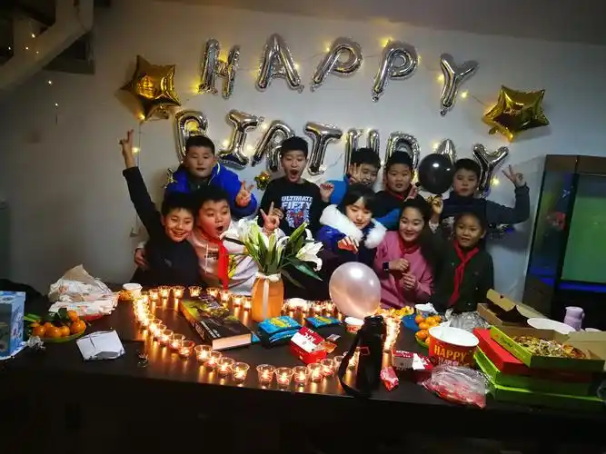 今天期末考试也是我的生日,我邀请我的同学一起来参加我的生日party.