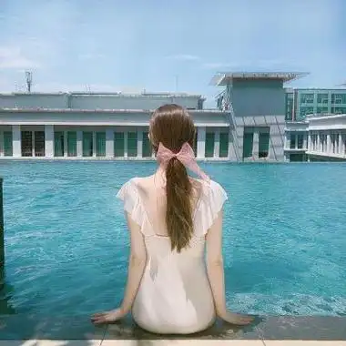 泳池背影头像女生 女生头像图片大全 -【爱个性】