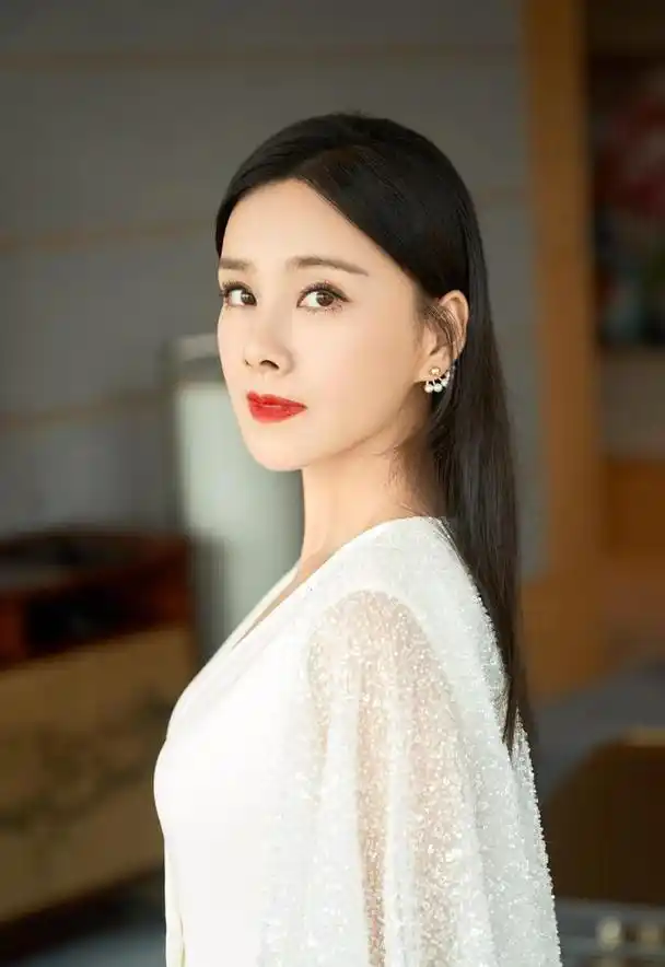 何琳:从上海走出的国际影后,她是老艺术家吕中的儿媳妇